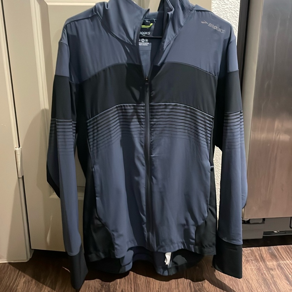 Men’s Brooks lightweight running jacket - M